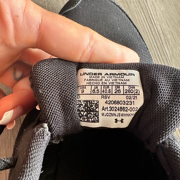 Black Under Armour Running Shoes - Picture 4 of 4